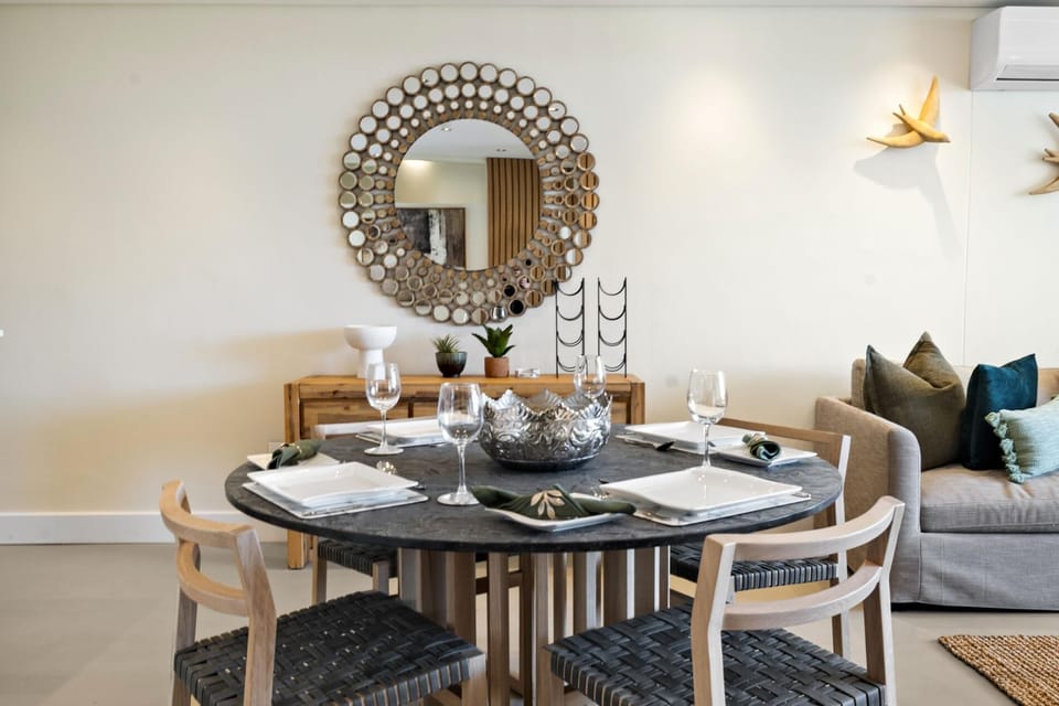 Atlantic Views Luxury 2-Bed with Pool in Sea Point (23569)