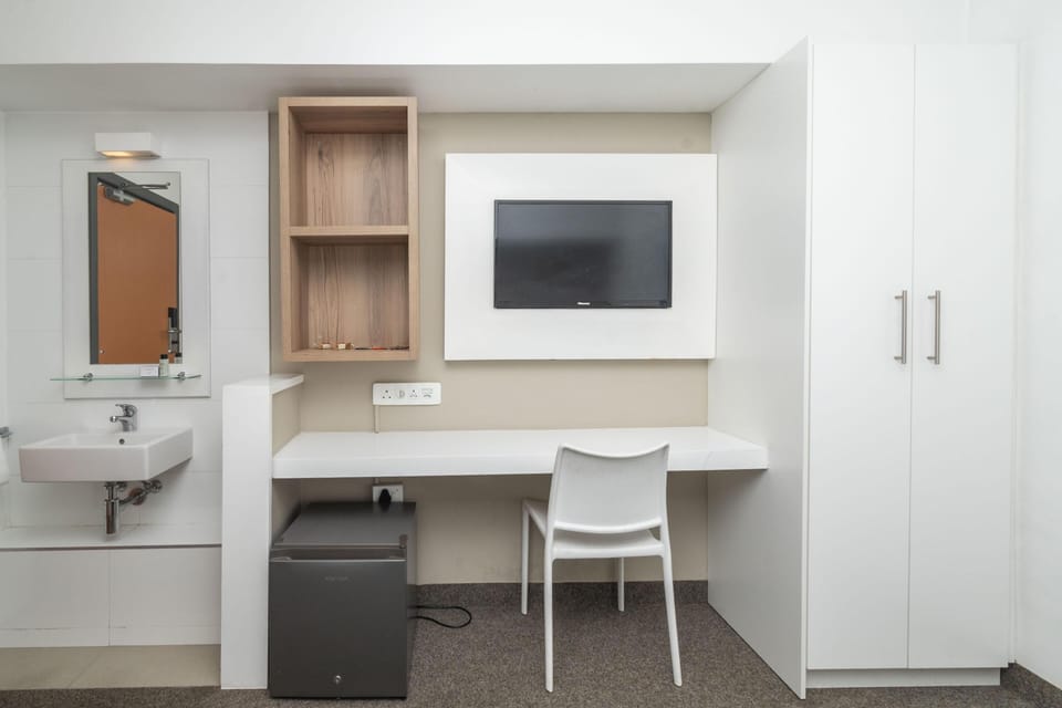 Private Room in Shared Metropole Setting (24326)