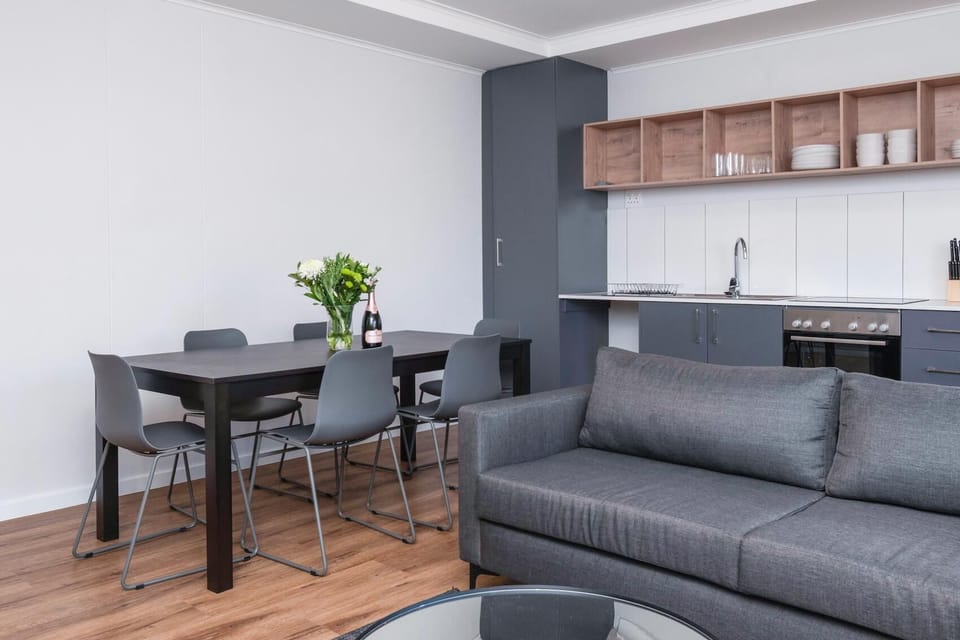 Modern Metropole East of Main in Sea Point (24217)