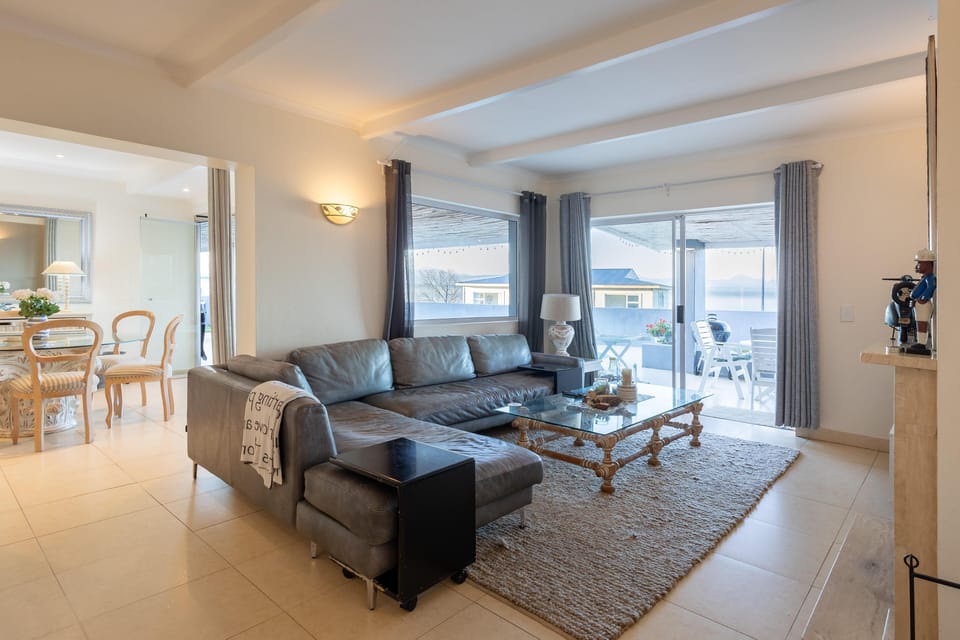 Plettenberg Bay 4-Bedroom Oasis with Pool & Braai (24893)