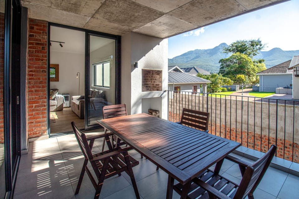 Peaceful 2BR Apartment in George with Views (27405)