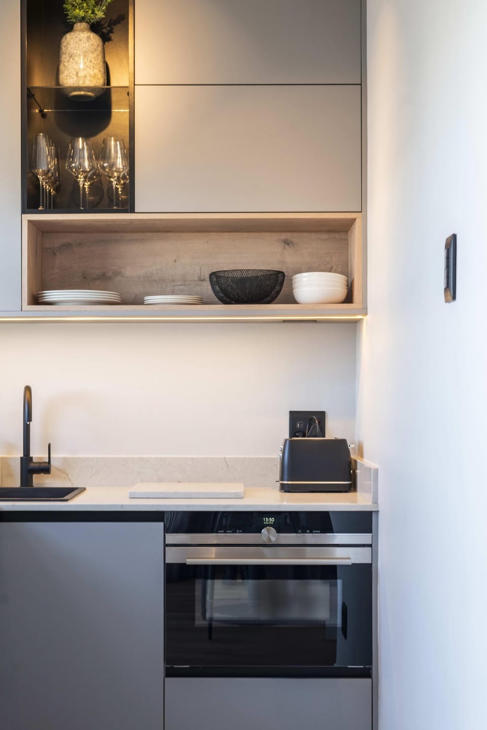 Elegant Studio Living in Mouille Point (28201)