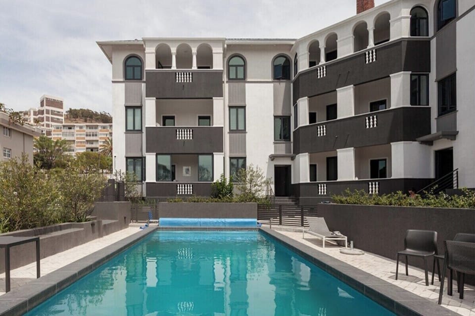 Chic Style on Greenpoint Main Road. Pool & Parking (2344)