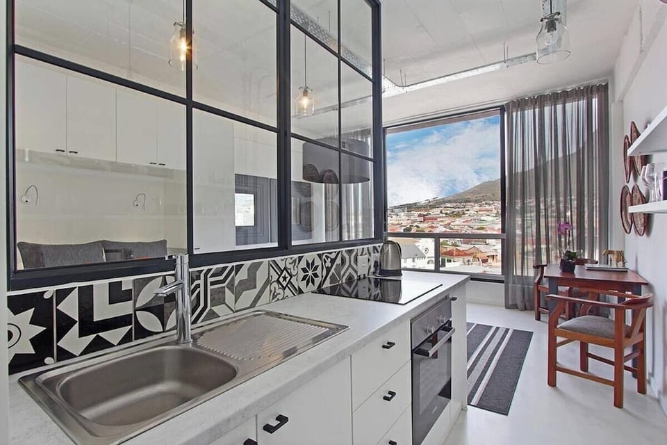 Chic Woodstock Studio with Mountain Views & Pool (2853)