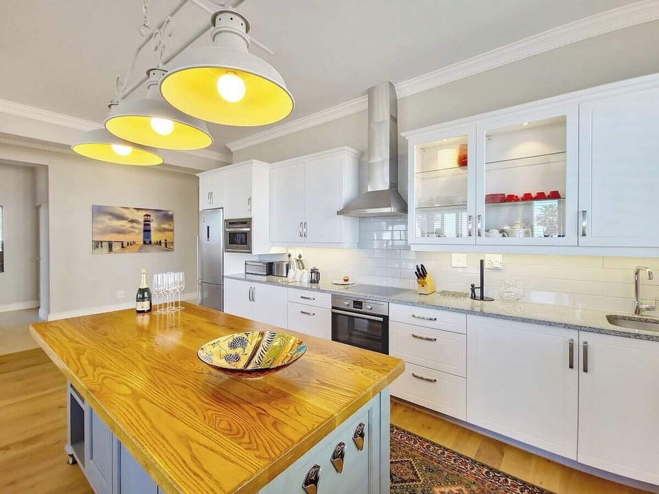 Fully kitted kitchen with all the cooking essentials you would need