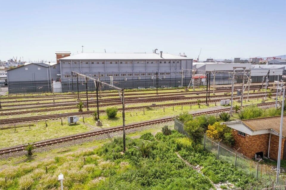 Studio Apt in the Evolving Woodstock & cafes (4589)