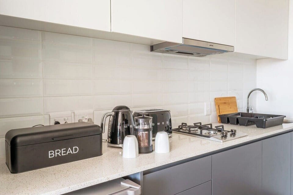 Studio Apt in the Evolving Woodstock & cafes (4583)