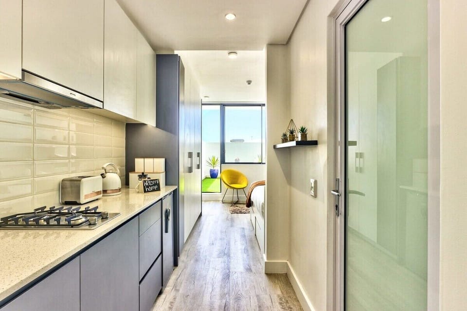 Urban Work hub nestled in Woodstock+ Fast Wi-Fi (7562)