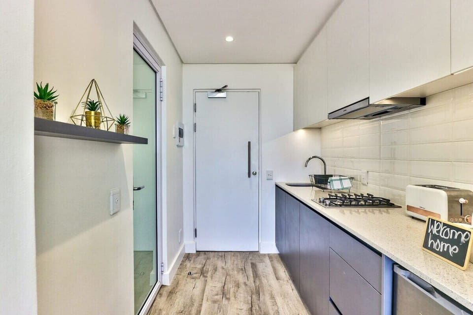 Urban Work hub nestled in Woodstock+ Fast Wi-Fi (7566)