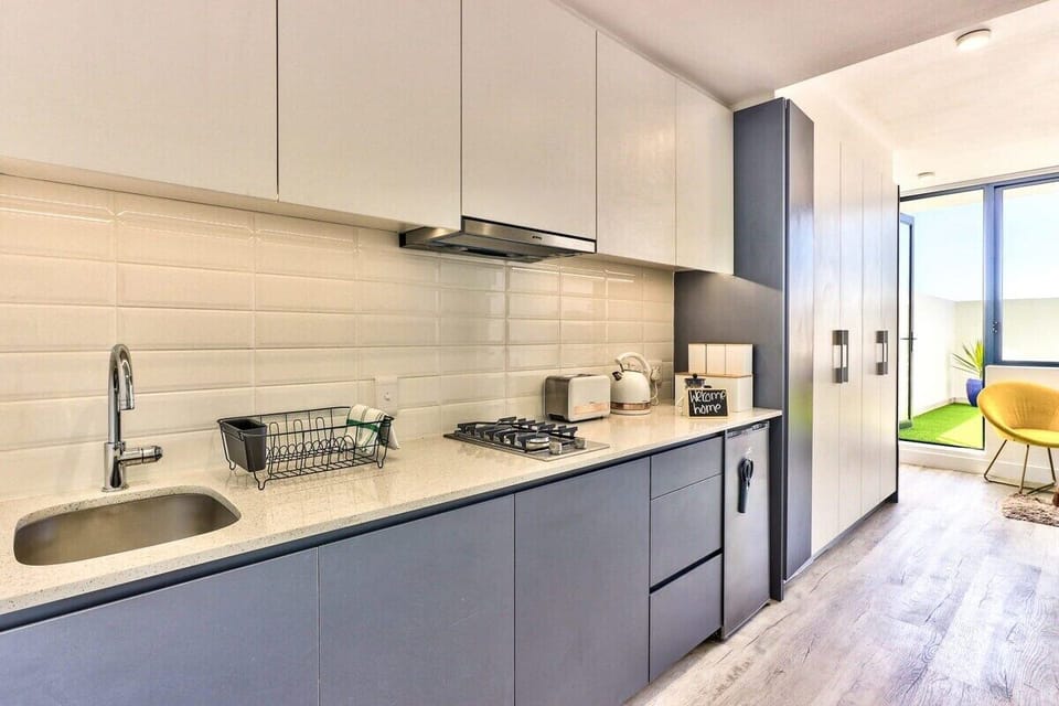 Urban Work hub nestled in Woodstock+ Fast Wi-Fi (7568)