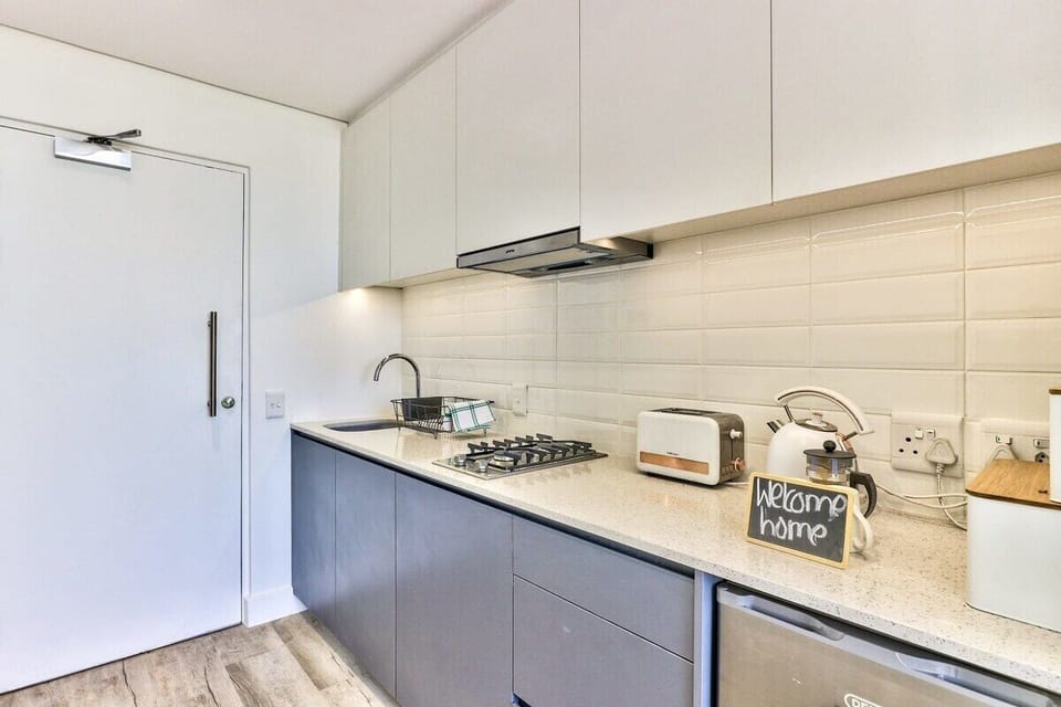 Urban Work hub nestled in Woodstock+ Fast Wi-Fi (7564)