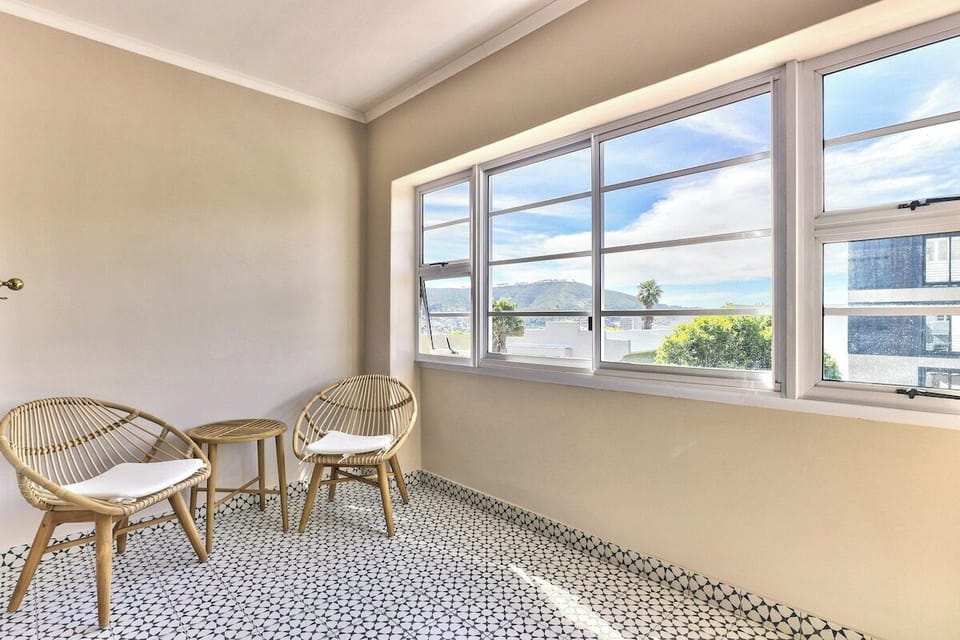 Enclosed Balcony/ Sun room