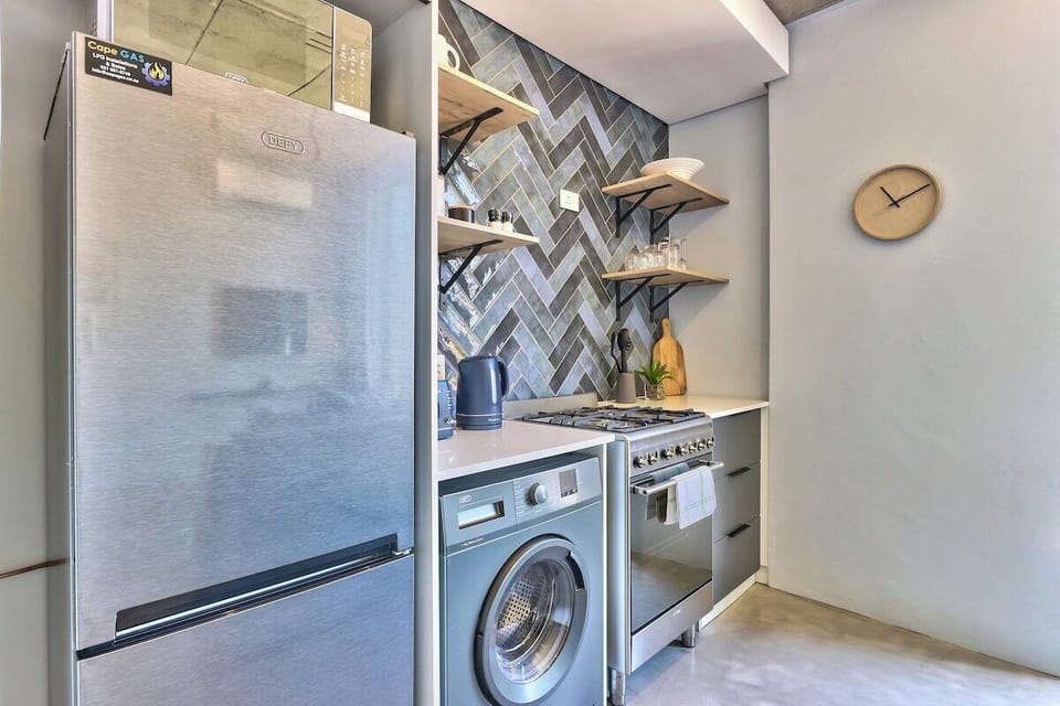 Secure building, Wifi, central, Promenade central! (9093)