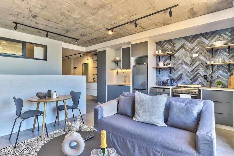 Secure building, Wifi, central, Promenade central! (9086)