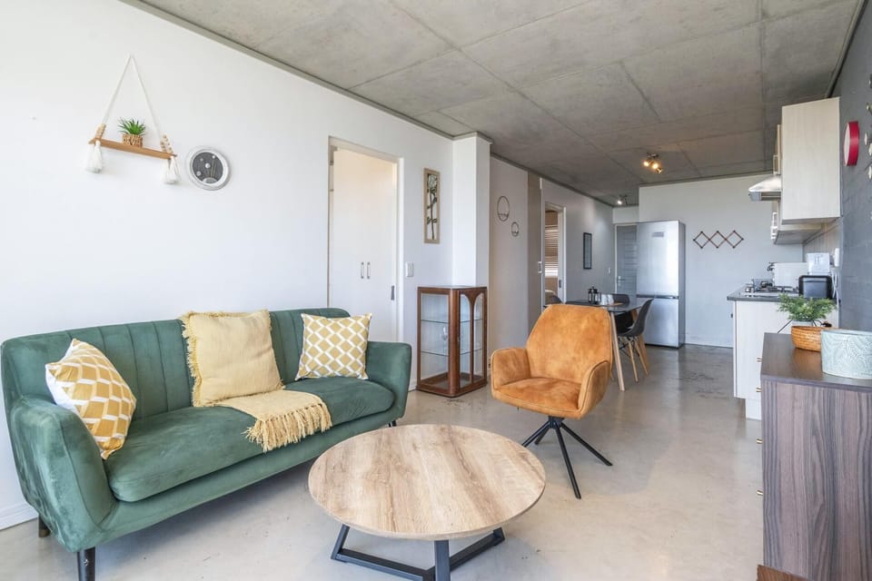 Milnerton Family Getaway - 2BR with Pool Access (30707)