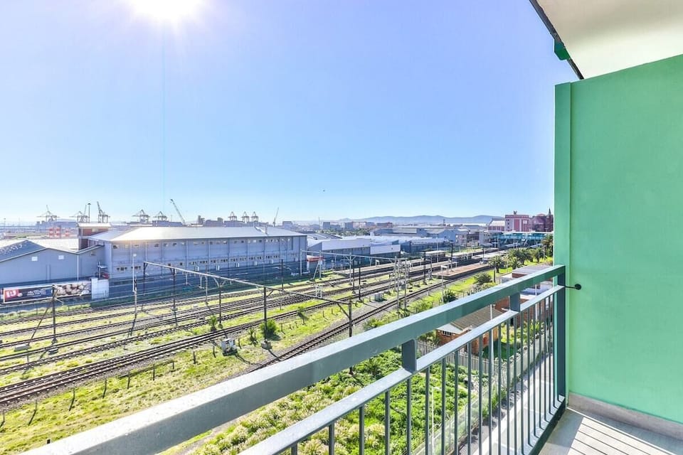 Harbour view studio with parking and Wi-Fi (9760)