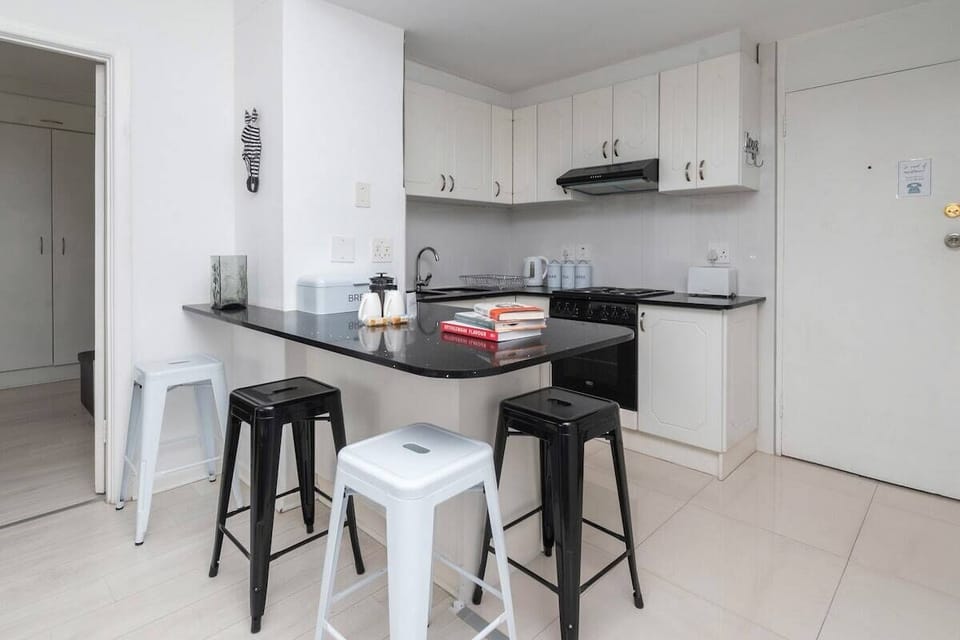 Contemporary Retreat in Prime Sea Point Location (11921)