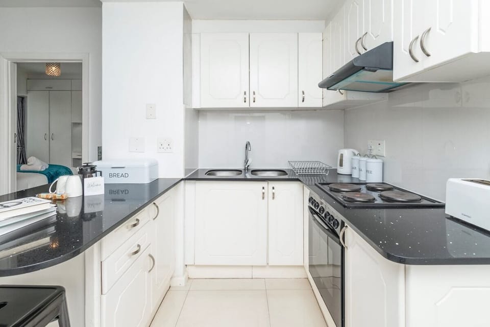 Contemporary Retreat in Prime Sea Point Location (11918)