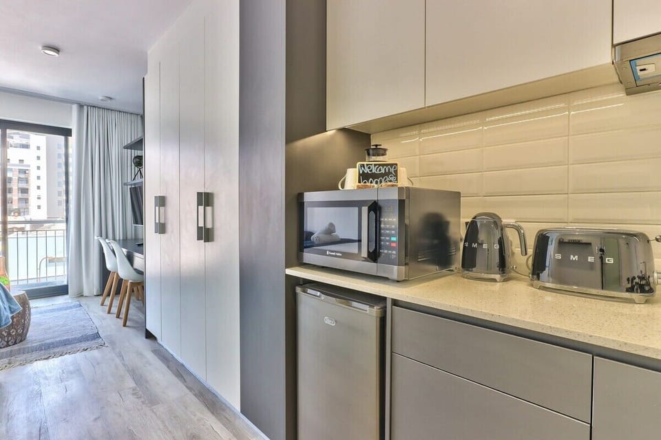 Modern studio in unconventional Woodstock (12266)