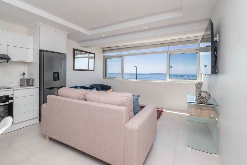 Awe-inspiring Ocean-views Apt no load-shedding (15446)