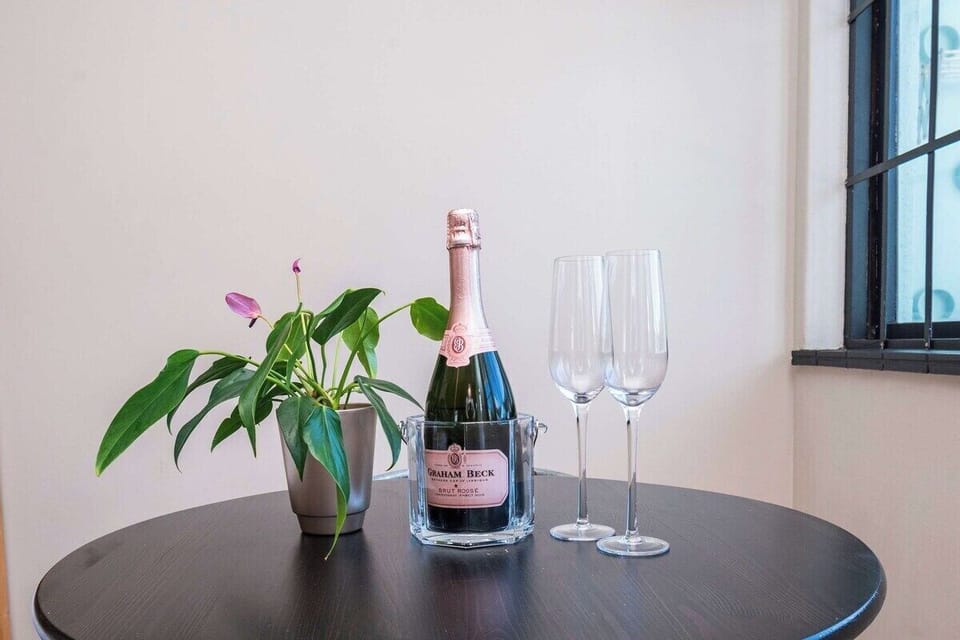 Stylish apartment in the upscale Sea Point area (18810)