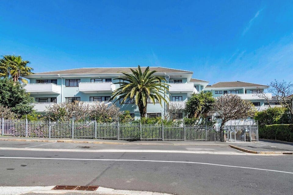 Stylish apartment in the upscale Sea Point area (18797)