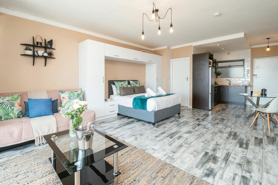 Stylish Studio Retreat in Green Point (30566)