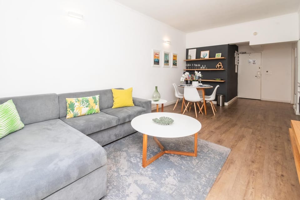 One Bedroom Apt in Adderley Street (22928)