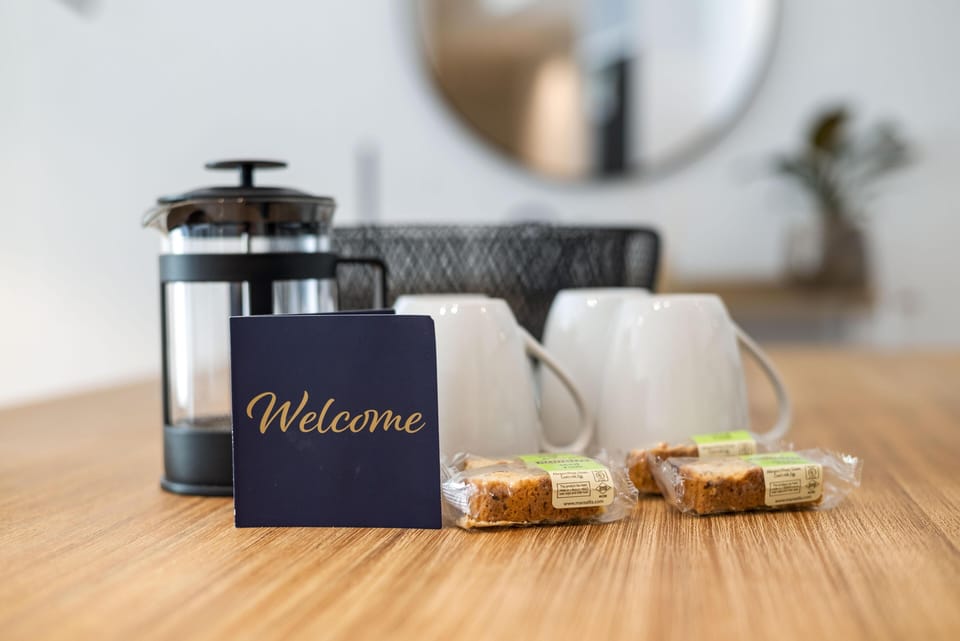 Modern 2-Bed Apartment in Claremont with Balcony (25820)