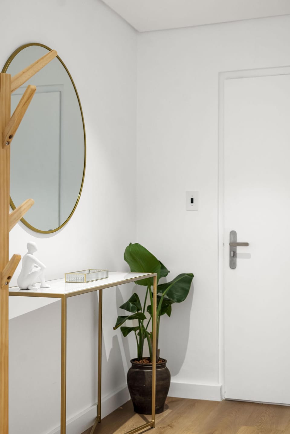 Modern 2-Bed Apartment in Claremont with Balcony (25827)