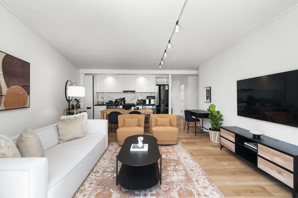 Modern 2-Bed Apartment in Claremont with Balcony (25808)