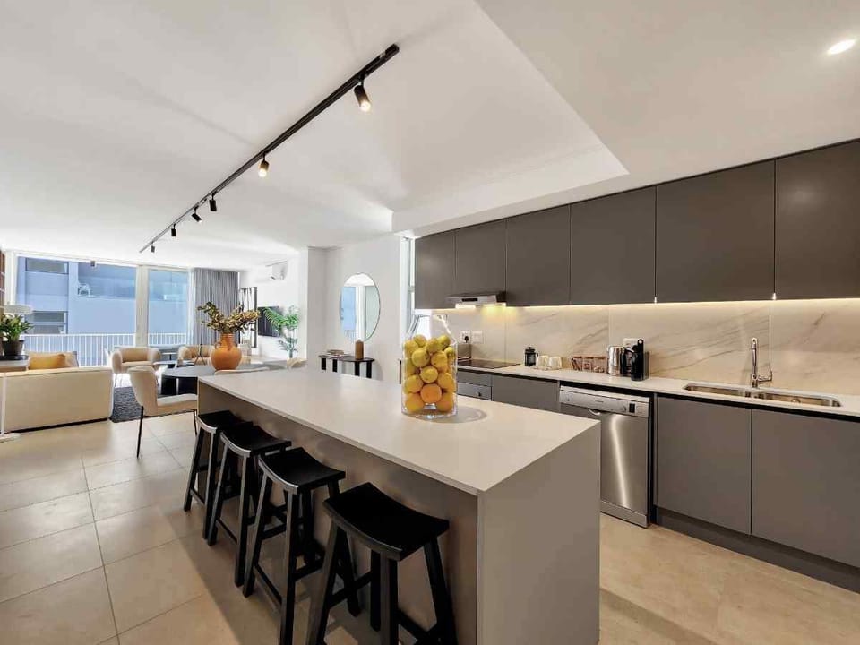Modern 2-Bedroom in Green Point  Pool & Parking (31517)