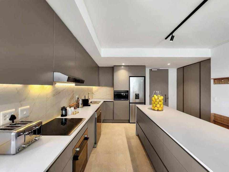 Modern 2-Bedroom in Green Point  Pool & Parking (31519)