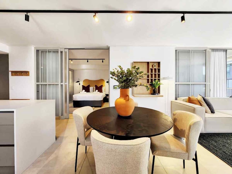 Modern 2-Bedroom in Green Point  Pool & Parking (31524)