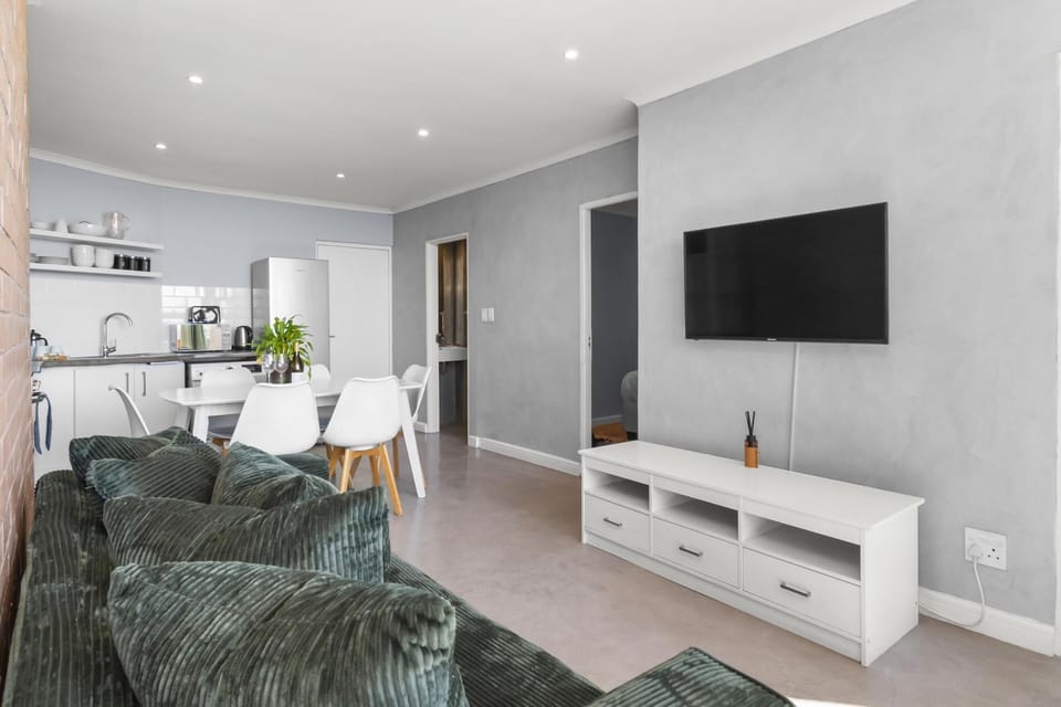 Harbour View Stylish Woodstock Apartment w Balcony (27425)