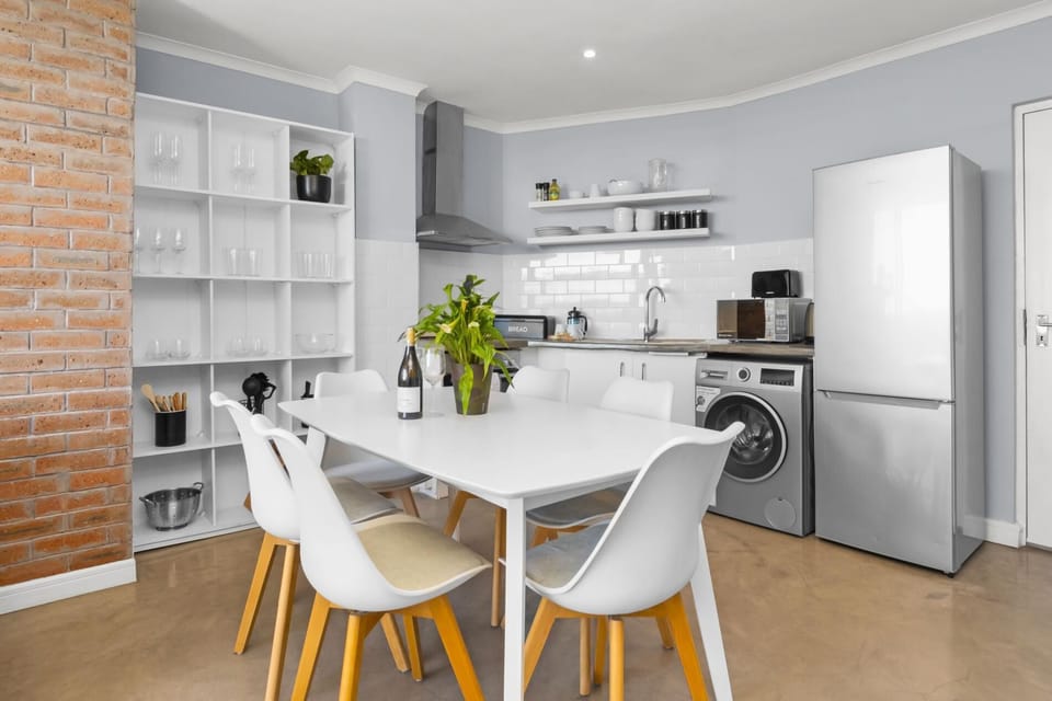 Harbour View Stylish Woodstock Apartment w Balcony (27427)