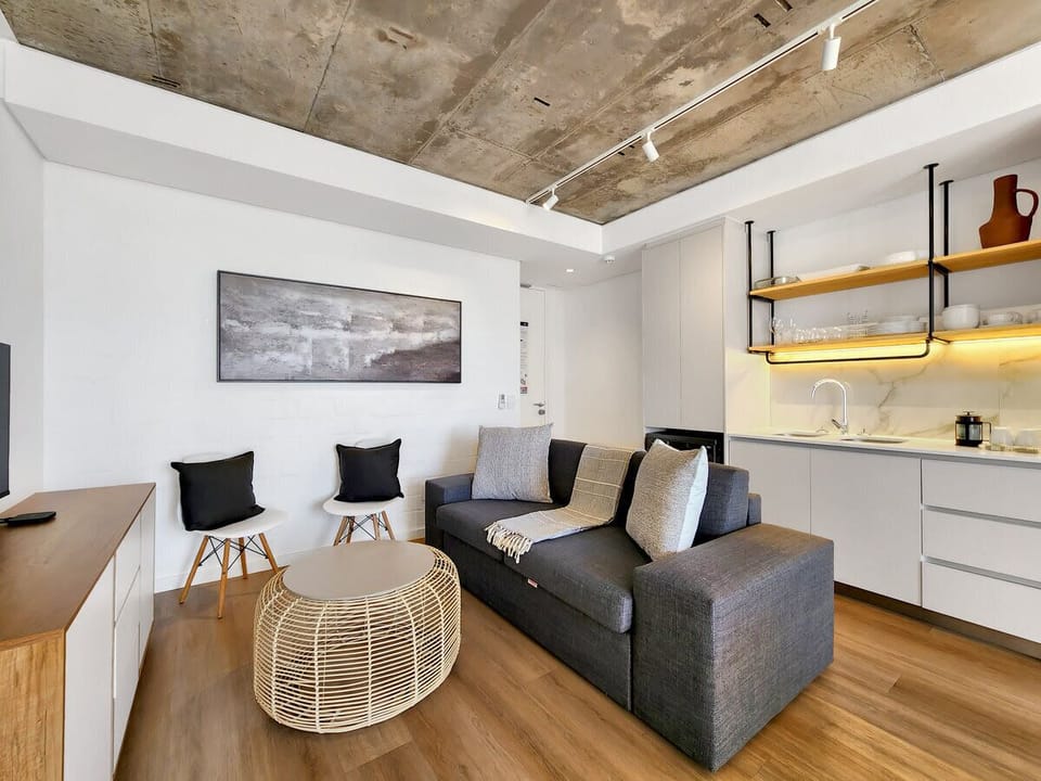 Sea Point Modern 2-Bed with Ocean & Mountain Views (31564)