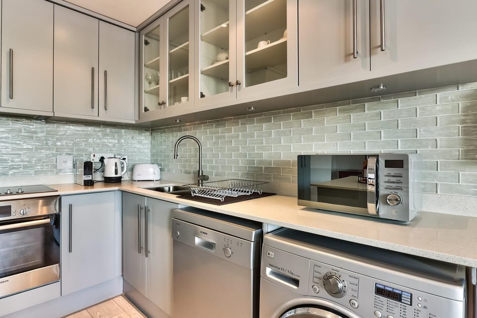 Central City Pad with Gym, Pool & Iconic Views (28236)