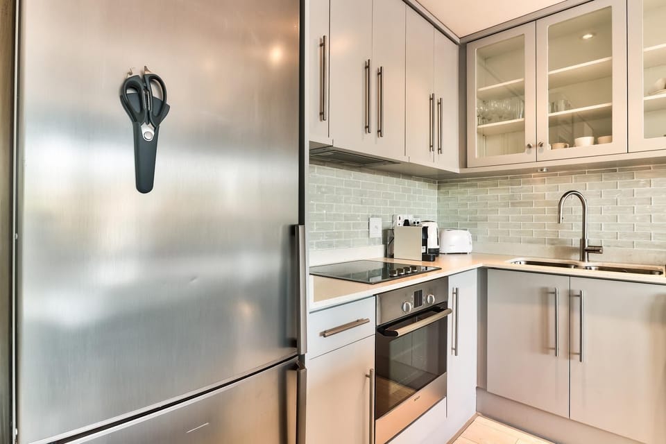 Central City Pad with Gym, Pool & Iconic Views (28232)