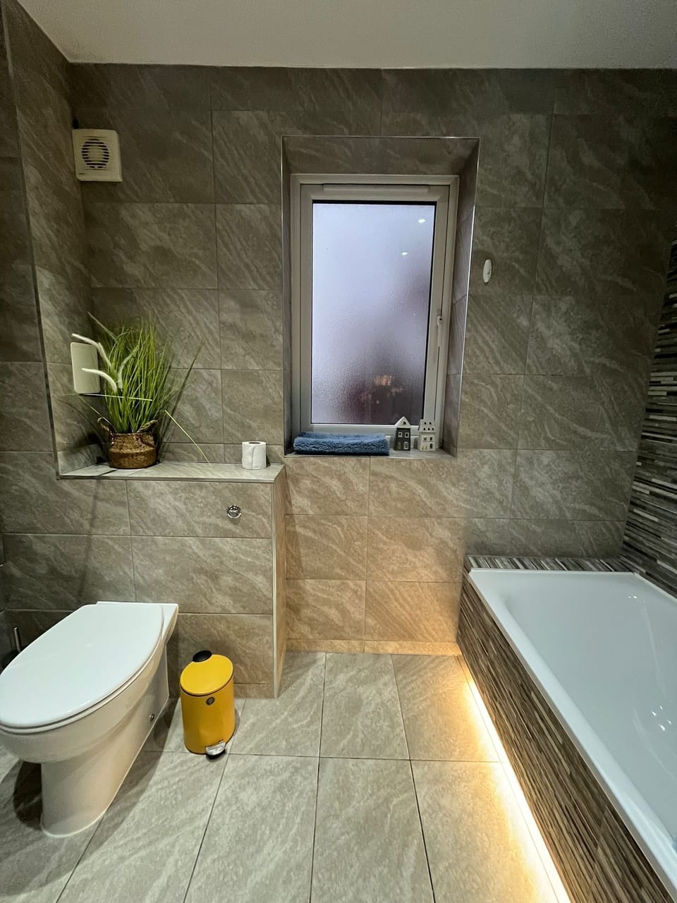 bathroom with light 