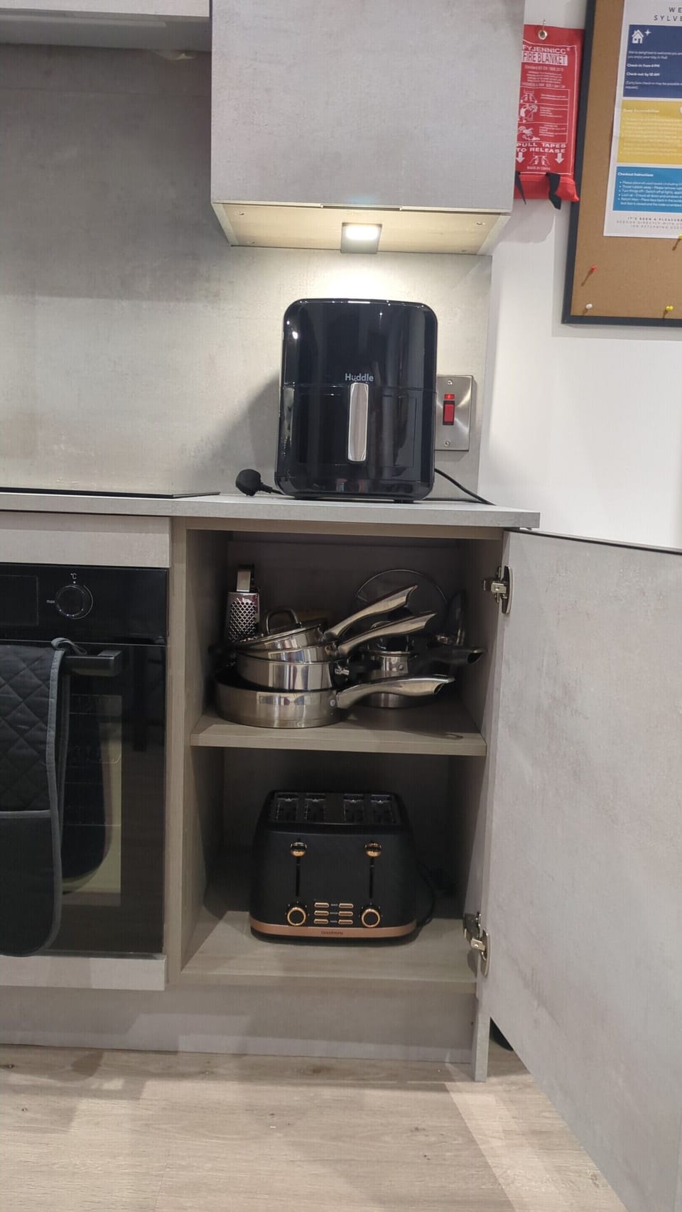 Apartment 25 - Fully equipped kitchen with oven, microwave, fridge-freezer, washer and all essential cookware.  With a quiet street view.
