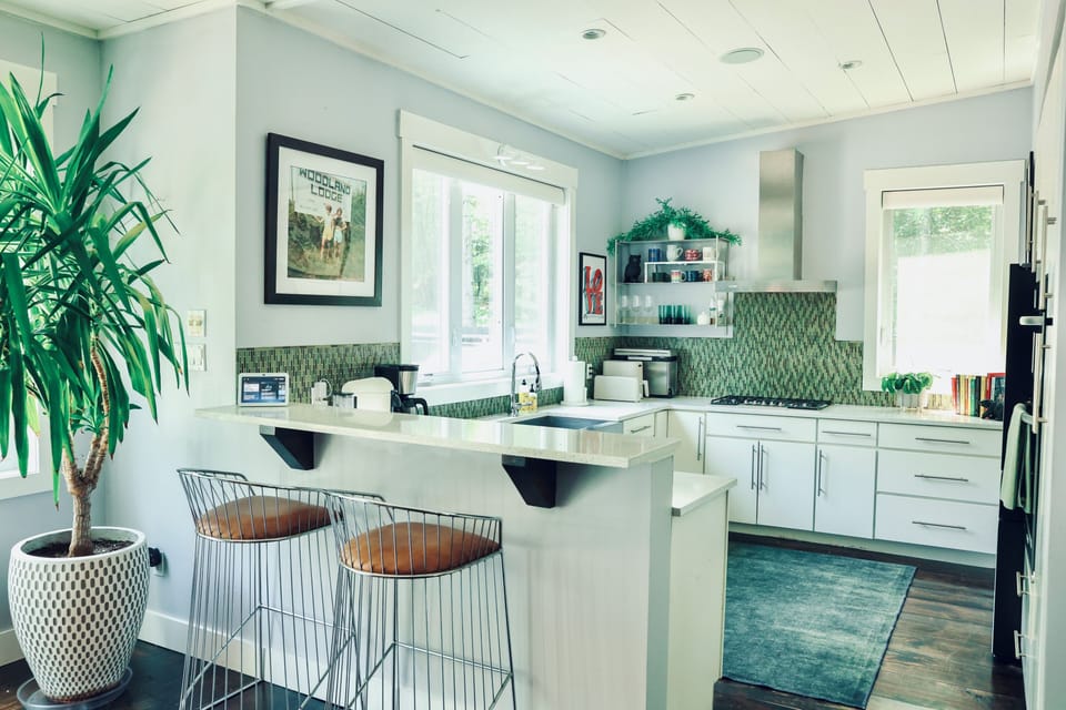 Full kitchen with bar seating