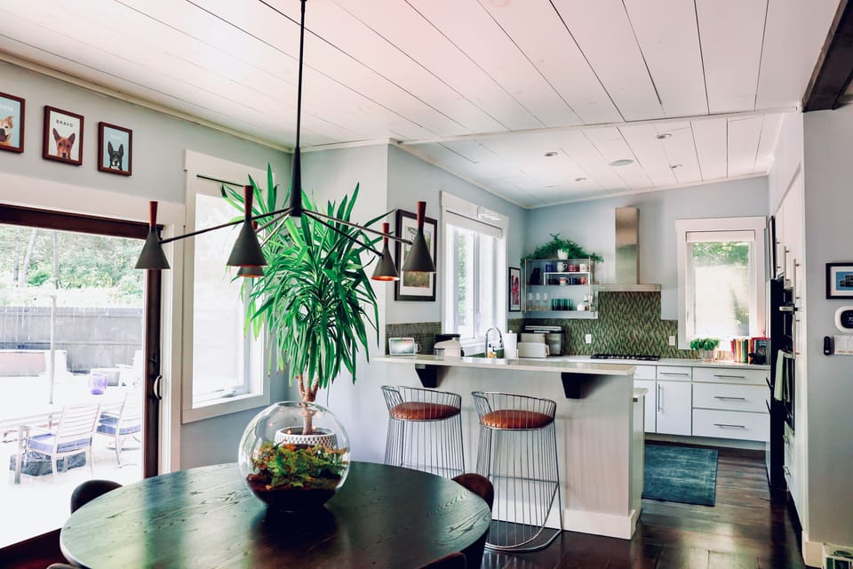 Dining area and full kitchen