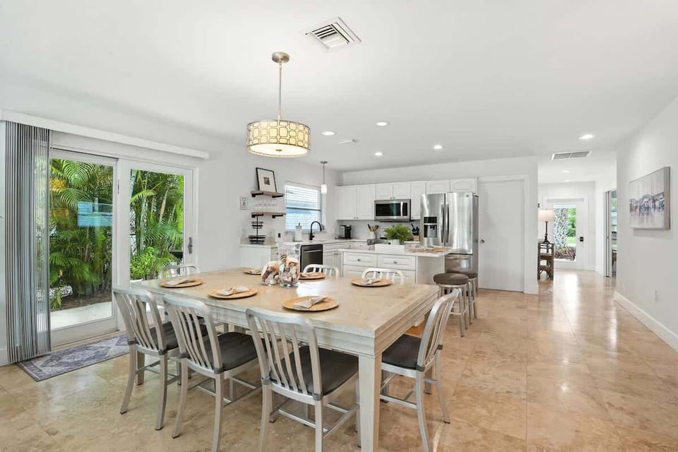 Sleek kitchen + tropical views = vacation perfection