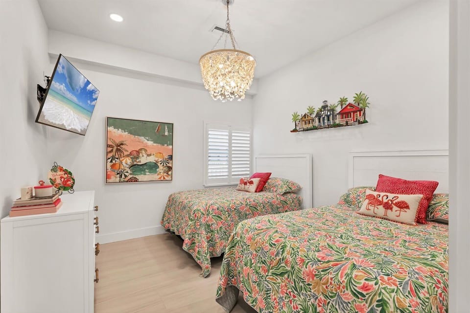 Lido Key Towers 1D by FVC - Guest Bedroom