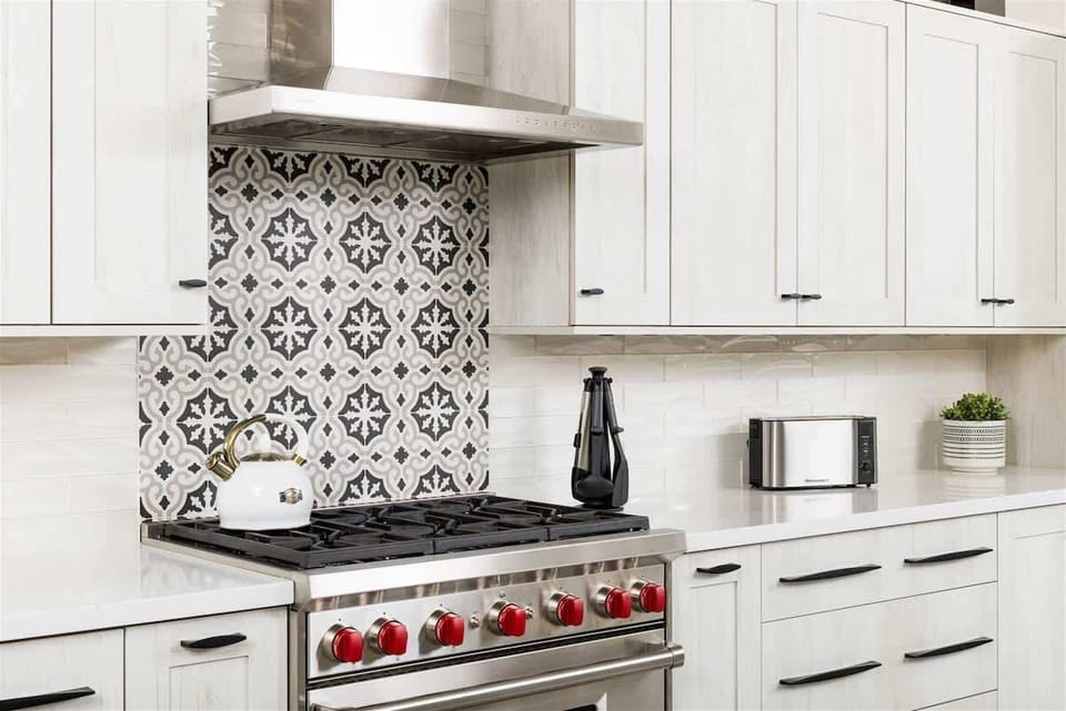 Upscale appliances such as Wolf stove & Subzero refrigerator 
