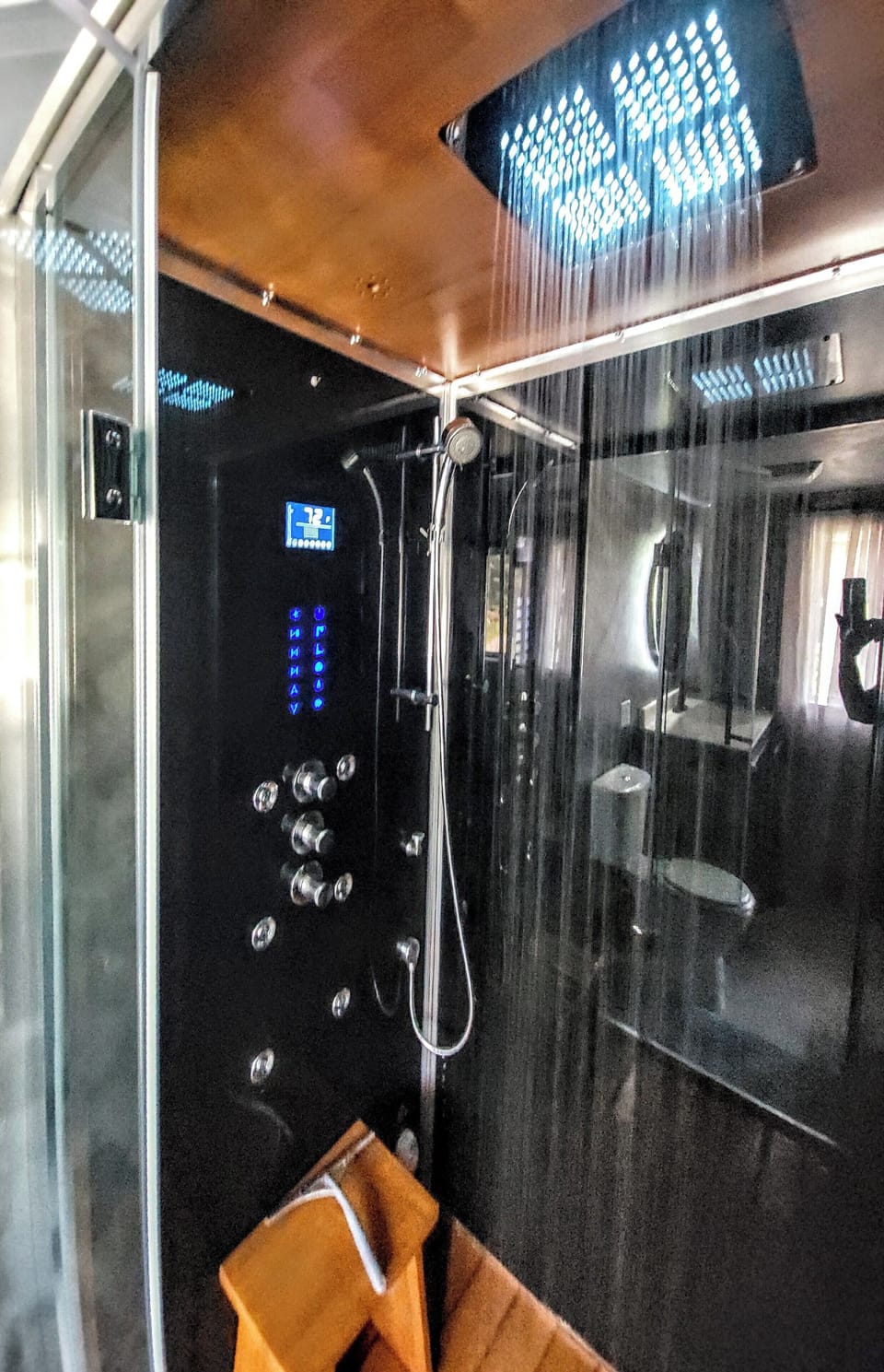 L:uxurious glass and teak Steam Sauna and shower