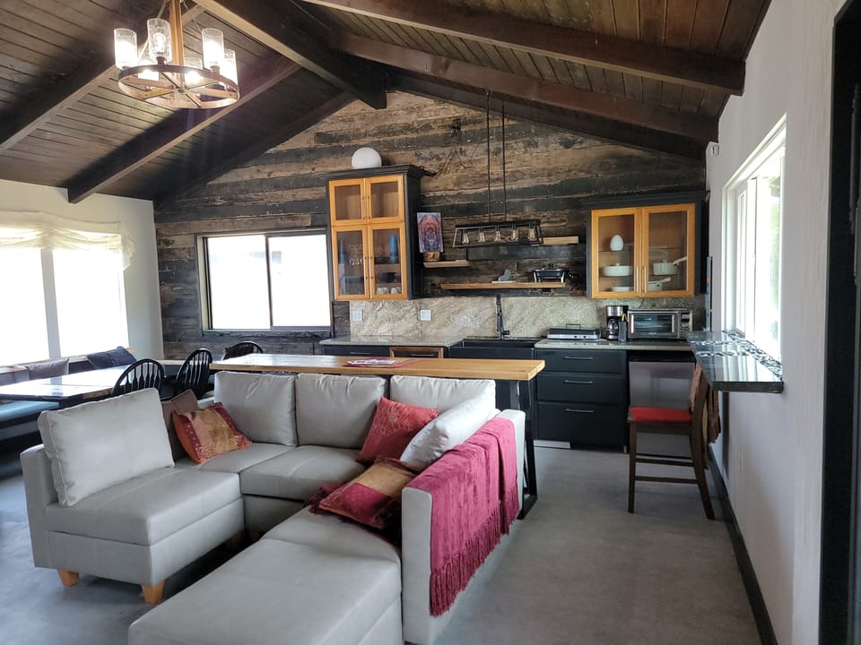 More interior views 