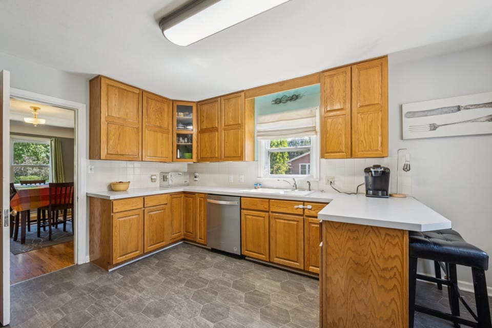 Indoors, Floor, Lamp, Flooring, Kitchen