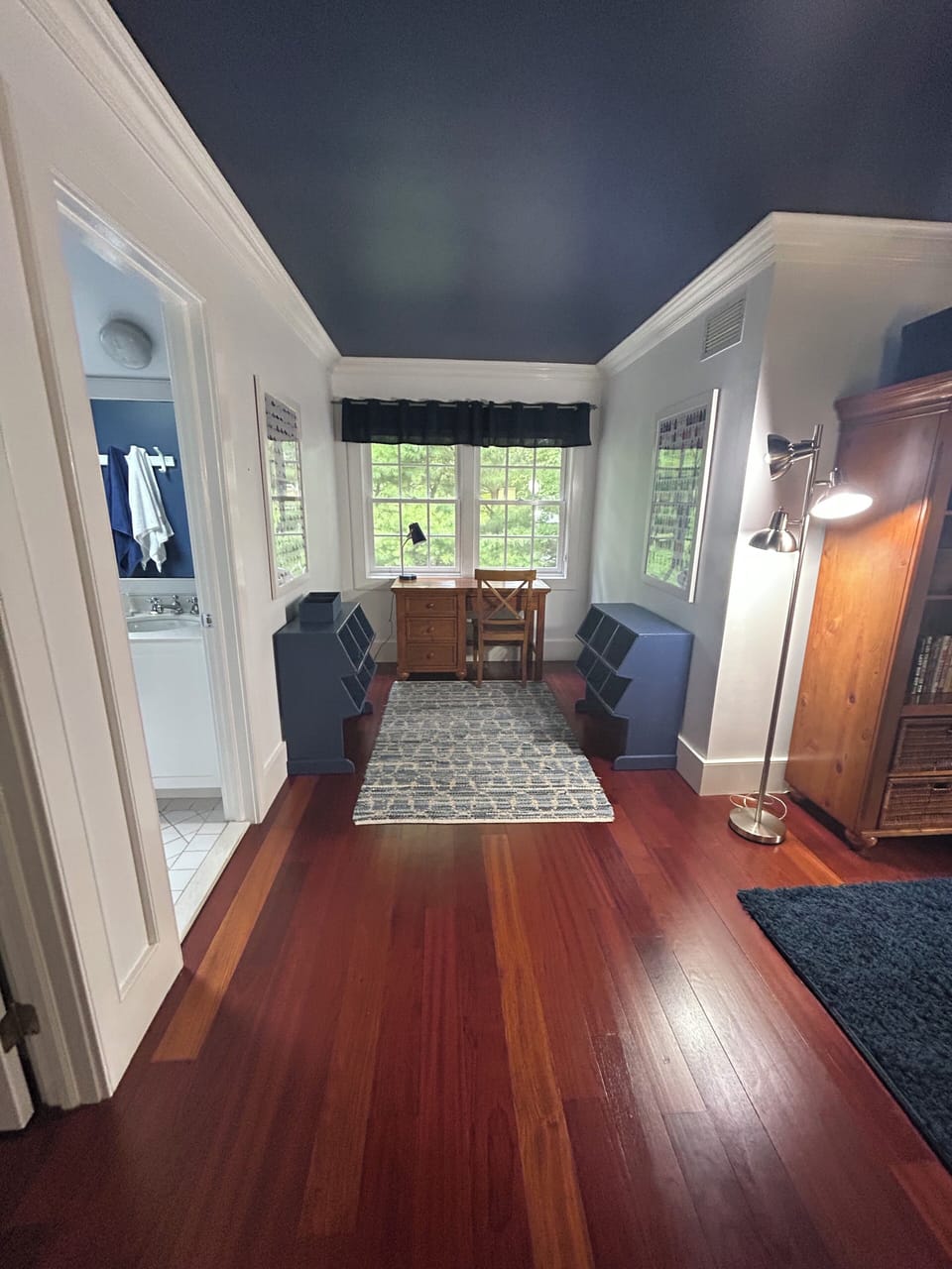 2nd floor bedroom: full bed, en suite bath with shower and tub. Roku.